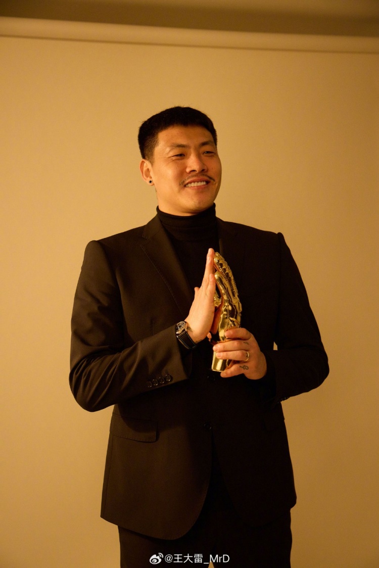  獲中國足球金手套獎，王大雷發(fā)文：既是榮譽也是鞭策自己的動力
