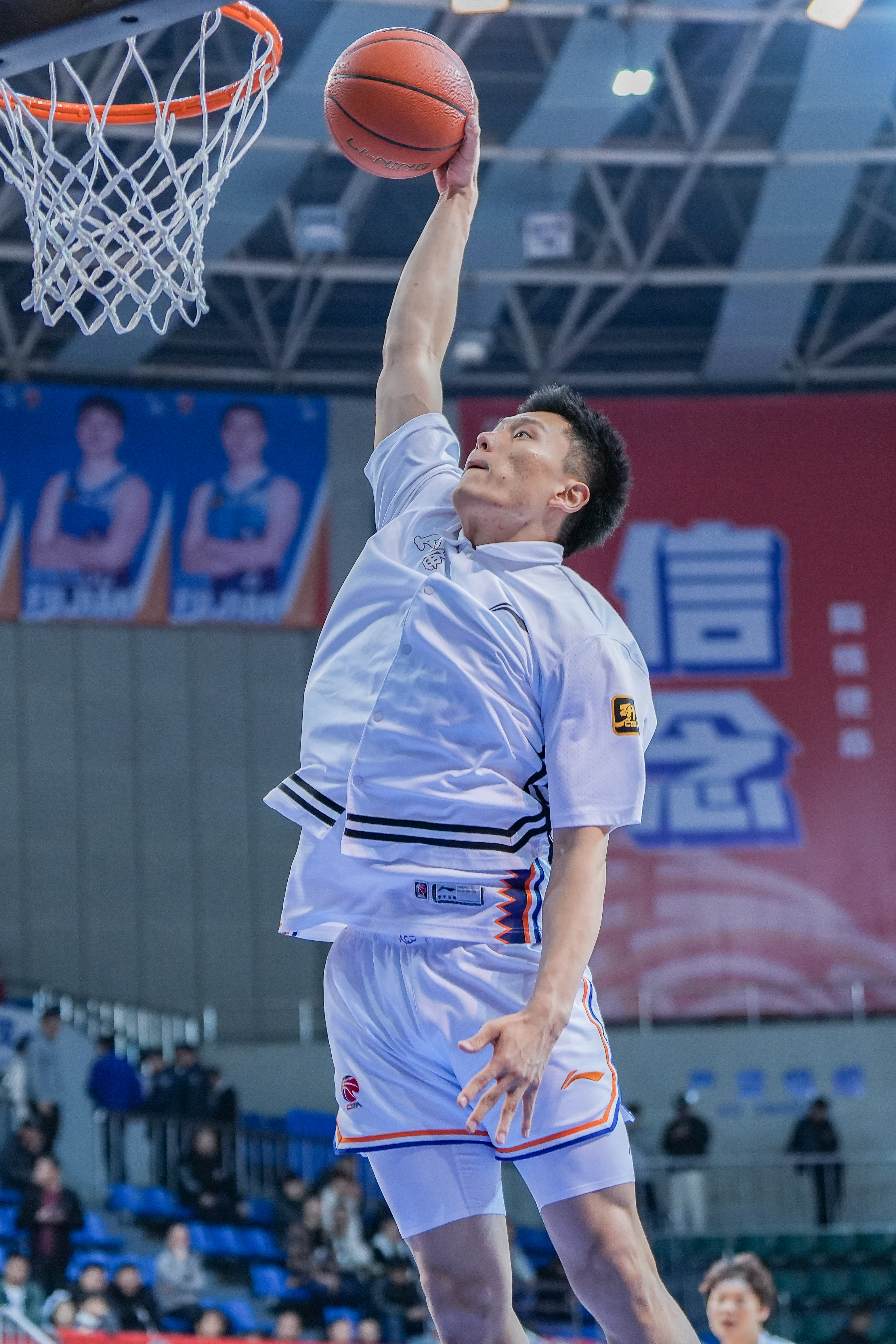  持續(xù)漲球！上海男籃“李花”組合—李弘權(quán)、李添榮