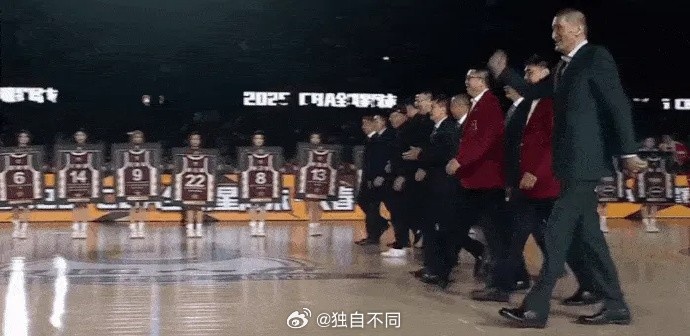  記者：今年的CBA全明星 除了正賽依舊難看外 其他環(huán)節(jié)還真不錯(cuò)