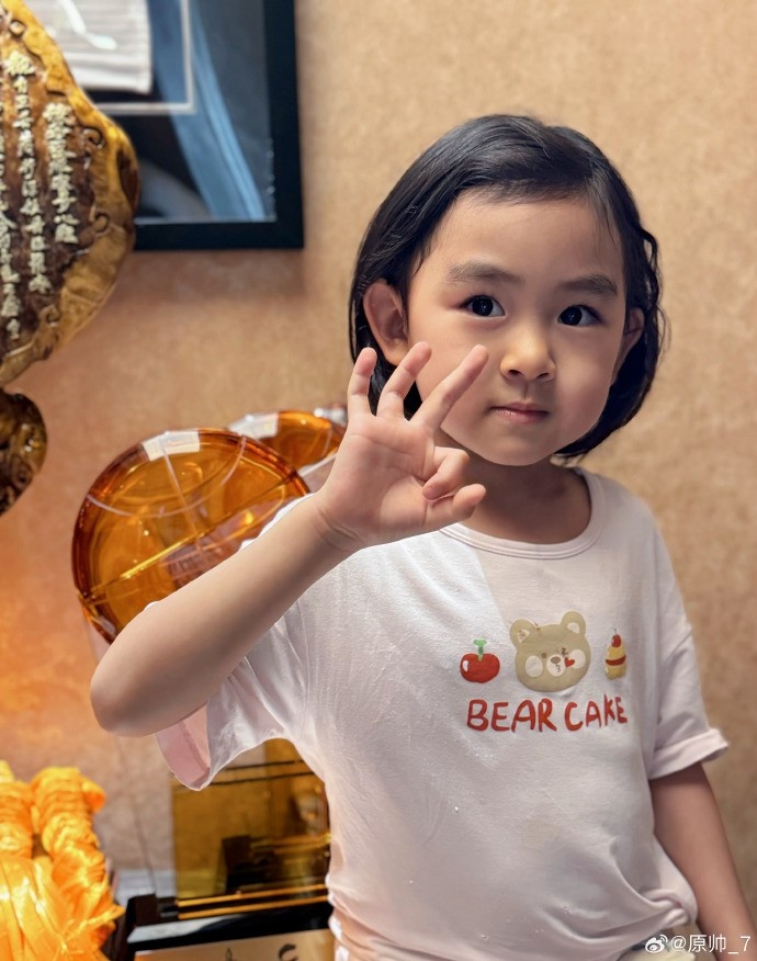  三分大賽三冠王！原帥曬三冠獎(jiǎng)杯：完成了女兒給安排的任務(wù)！