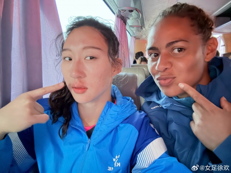  神勇！女足國(guó)門徐歡曬照，比賽中被球砸臉仍力保球門不失