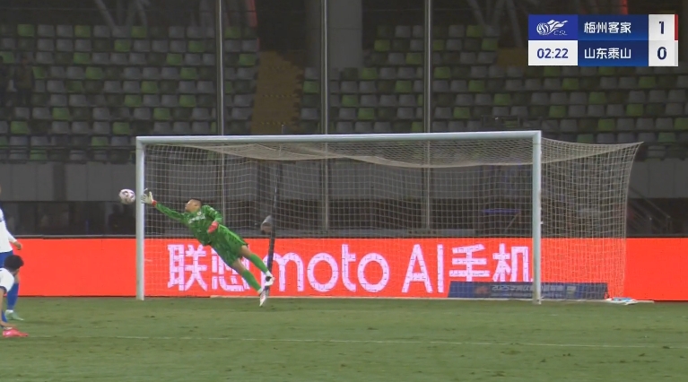 梅州開場2分鐘1-0泰山！茹子楠不停球抽射世界波攻破王大雷大門