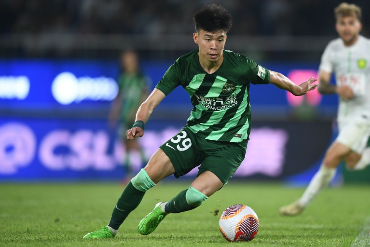  打幾分？浙江小將王鈺棟半場(chǎng)數(shù)據(jù)：觸球19次，2次射門0射正