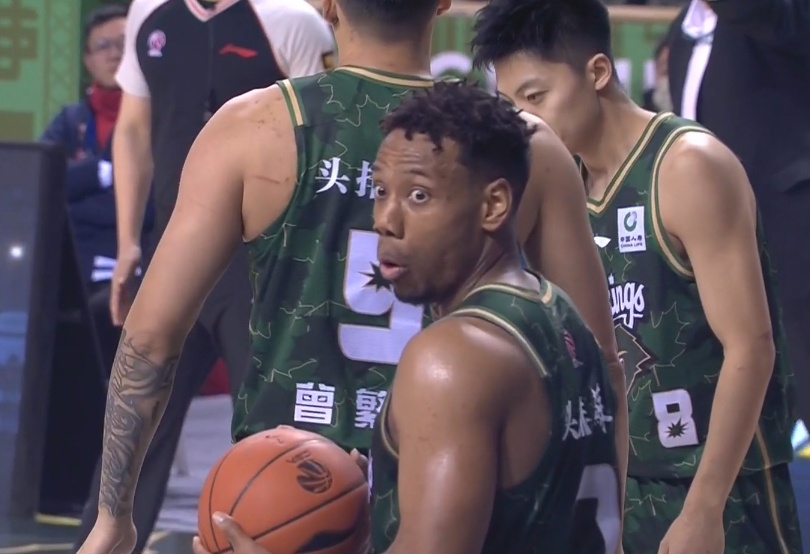  外線(xiàn)很準(zhǔn)！祝銘震6記三分拿下22分6籃板