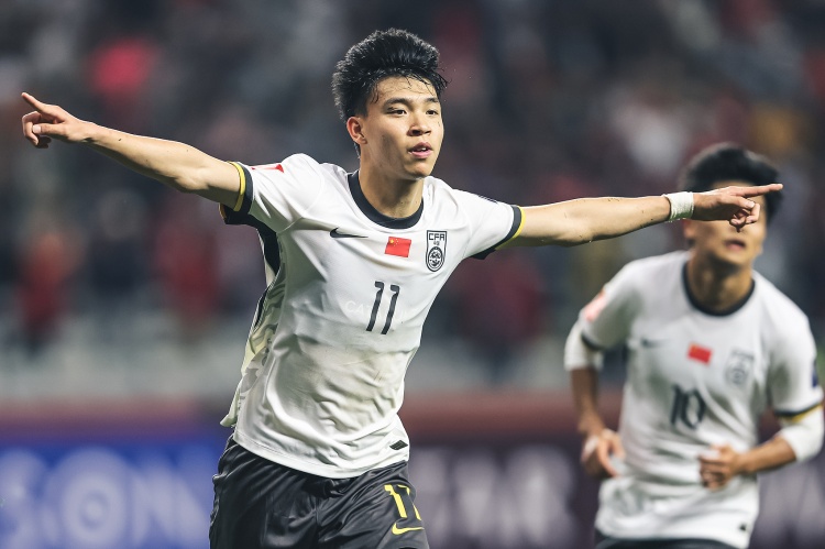  北青體育：18歲“跳級生”王鈺棟有望進(jìn)入國足客戰(zhàn)沙特名單！